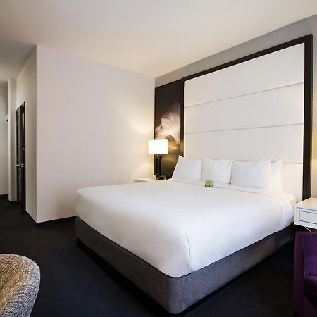 Tryp By Wyndham Savannah Exterior photo