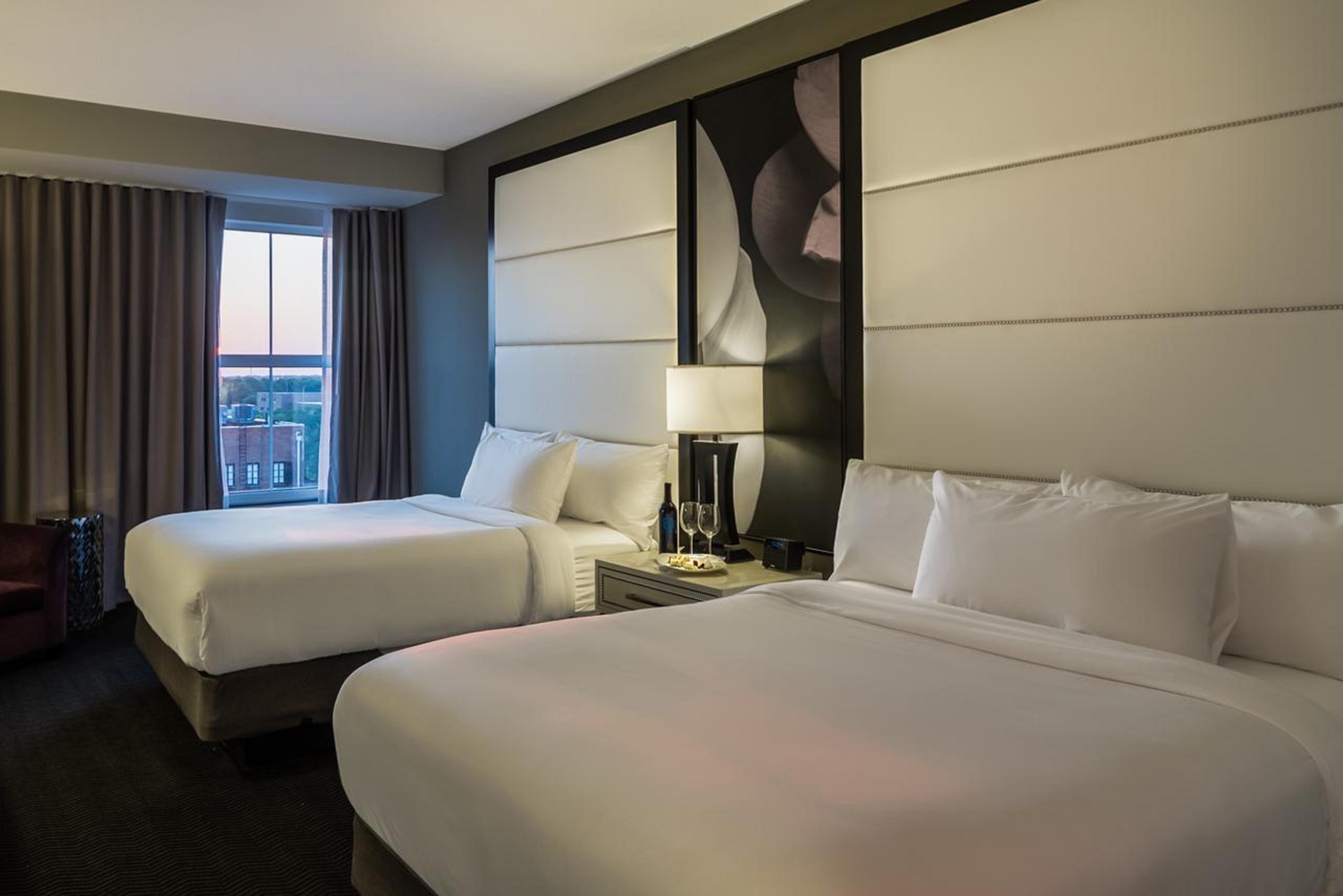 Tryp By Wyndham Savannah Exterior photo