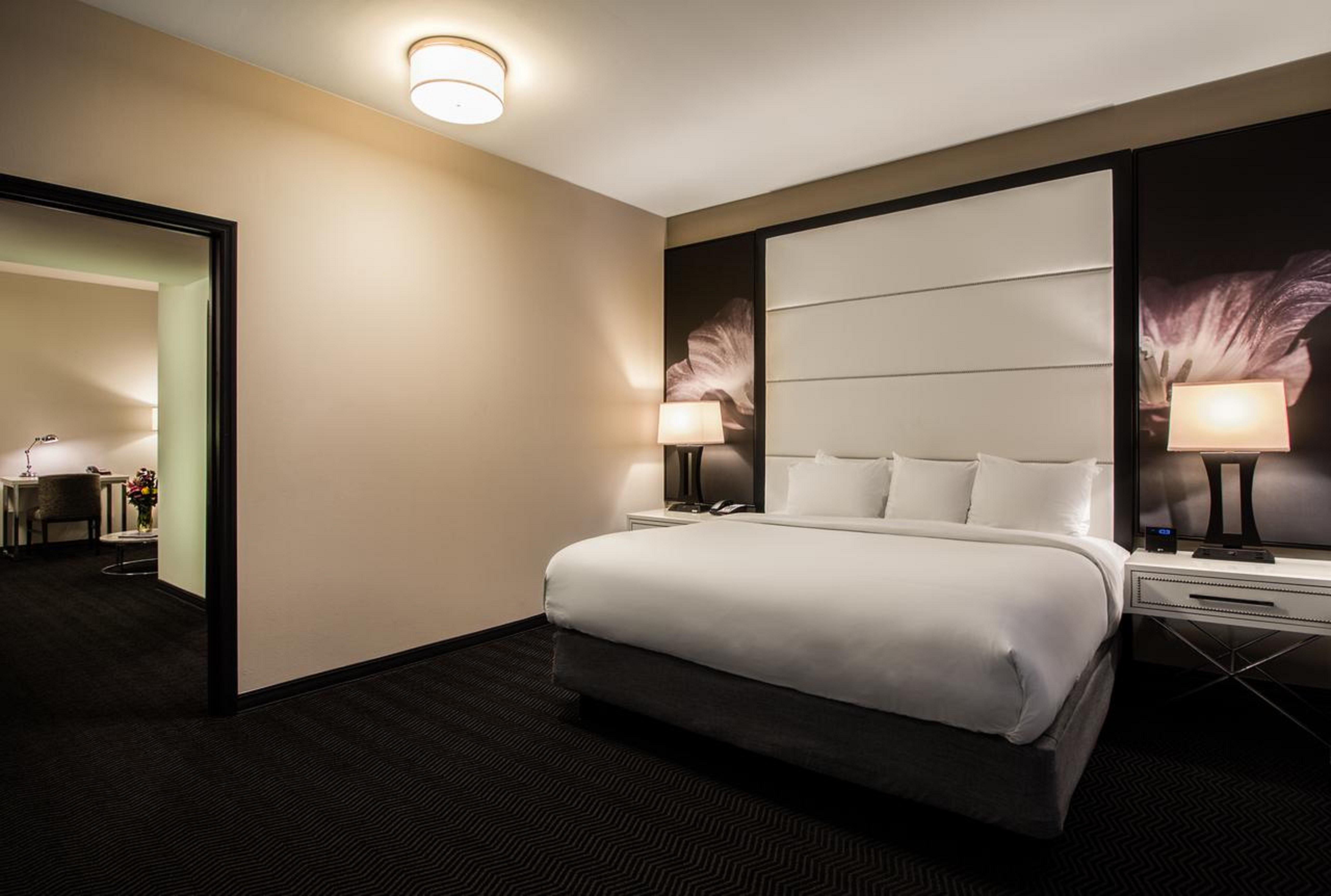 Tryp By Wyndham Savannah Exterior photo