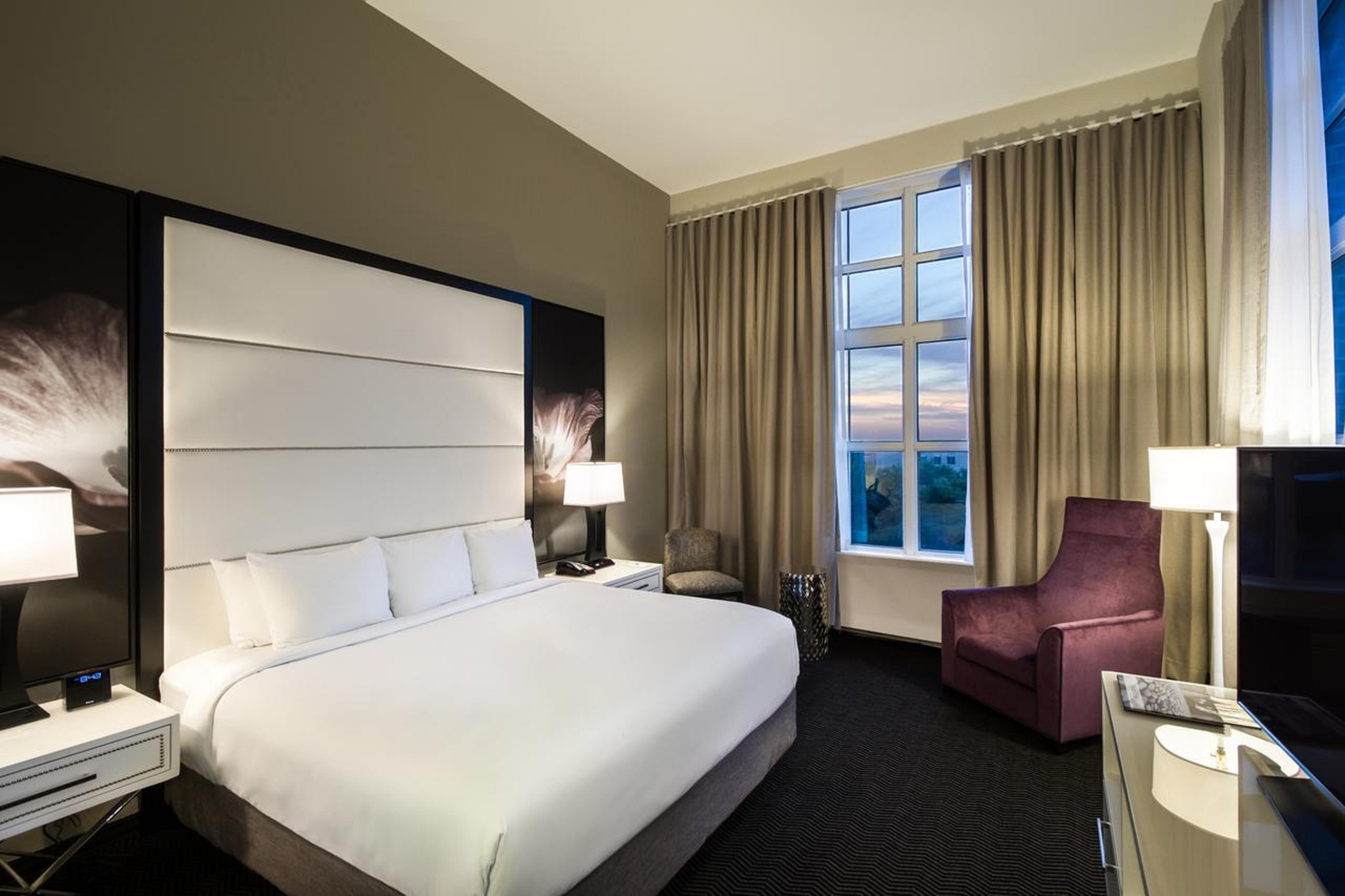 Tryp By Wyndham Savannah Exterior photo