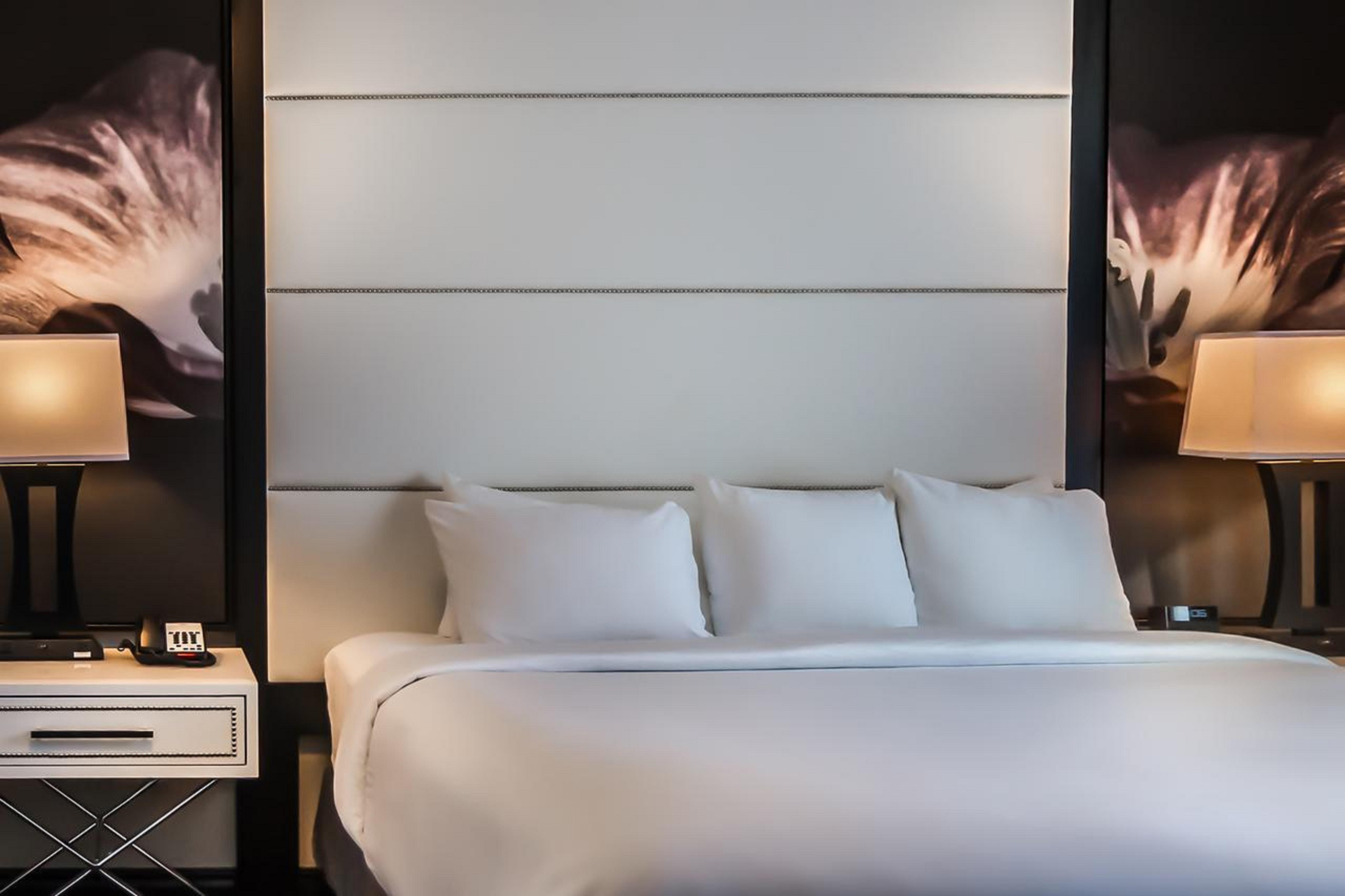 Tryp By Wyndham Savannah Exterior photo