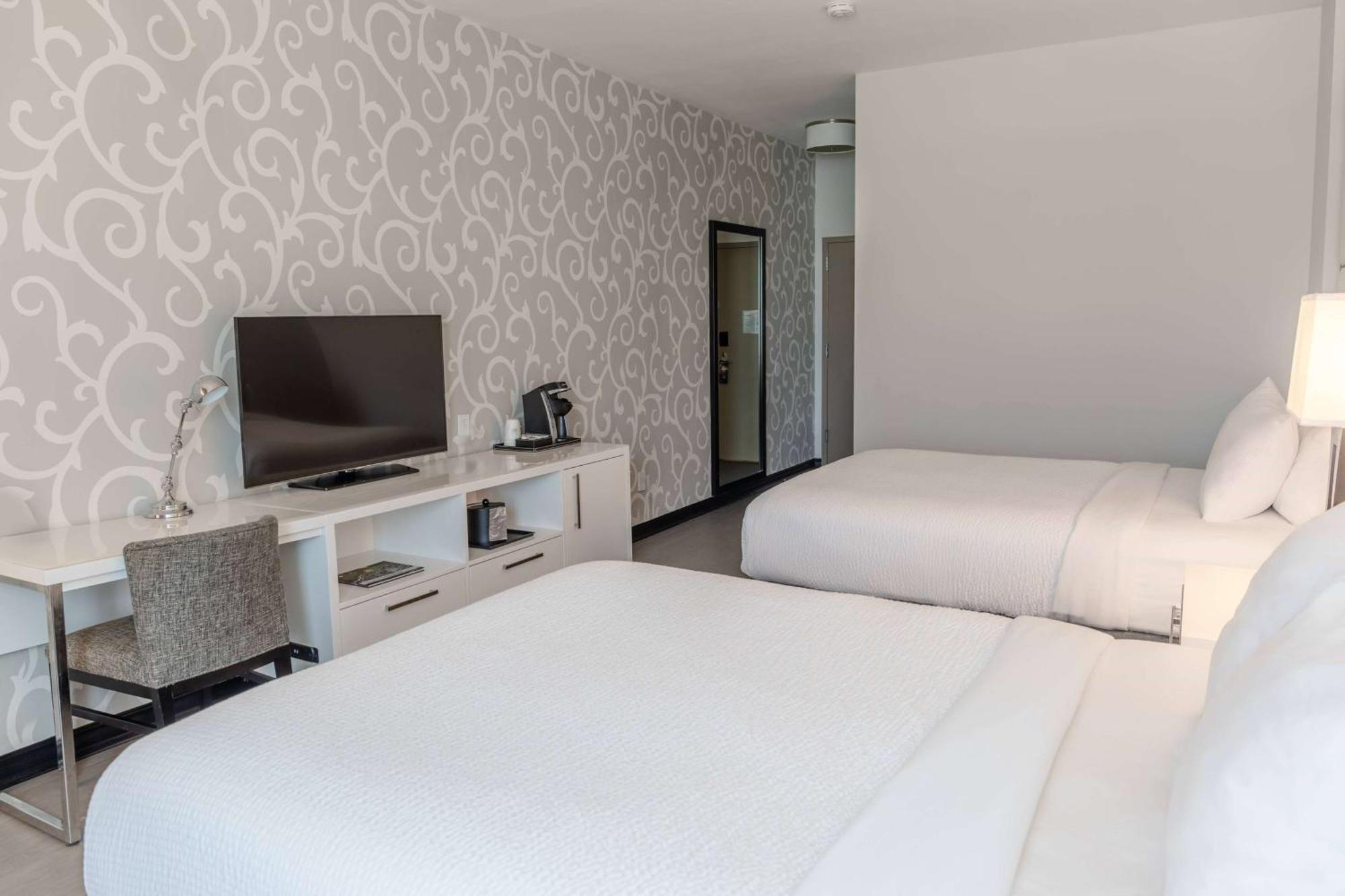Tryp By Wyndham Savannah Exterior photo