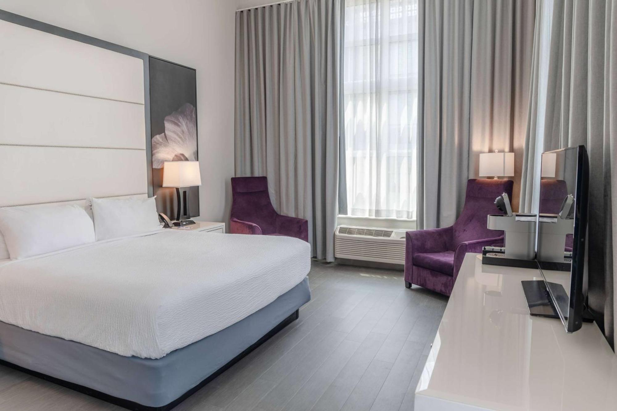Tryp By Wyndham Savannah Exterior photo