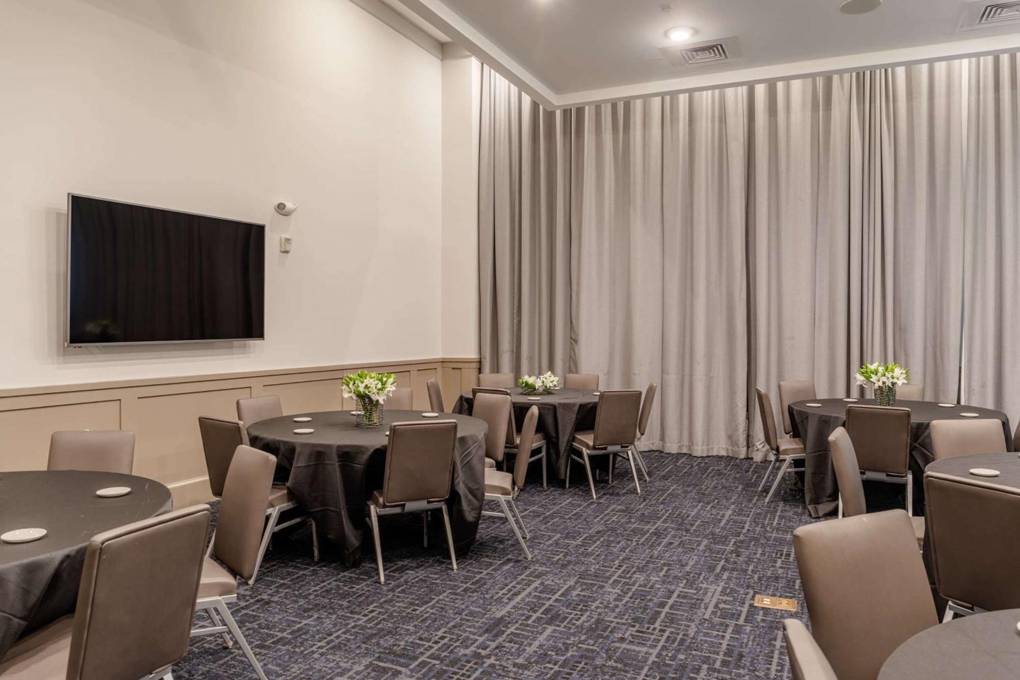 Tryp By Wyndham Savannah Exterior photo
