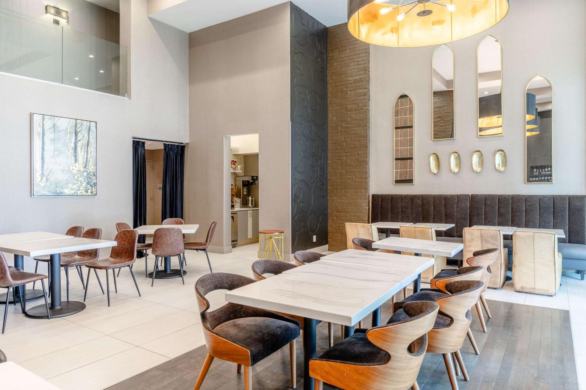 Tryp By Wyndham Savannah Exterior photo
