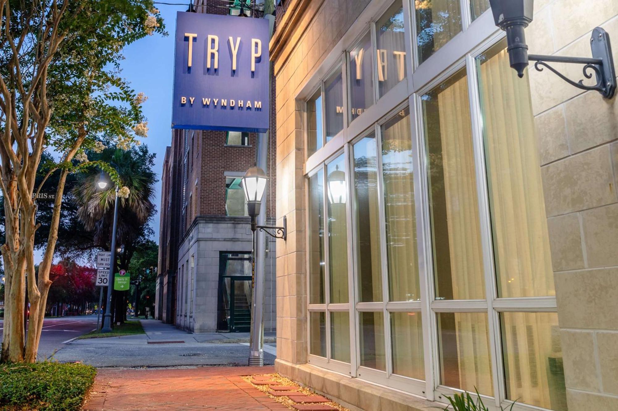 Tryp By Wyndham Savannah Exterior photo