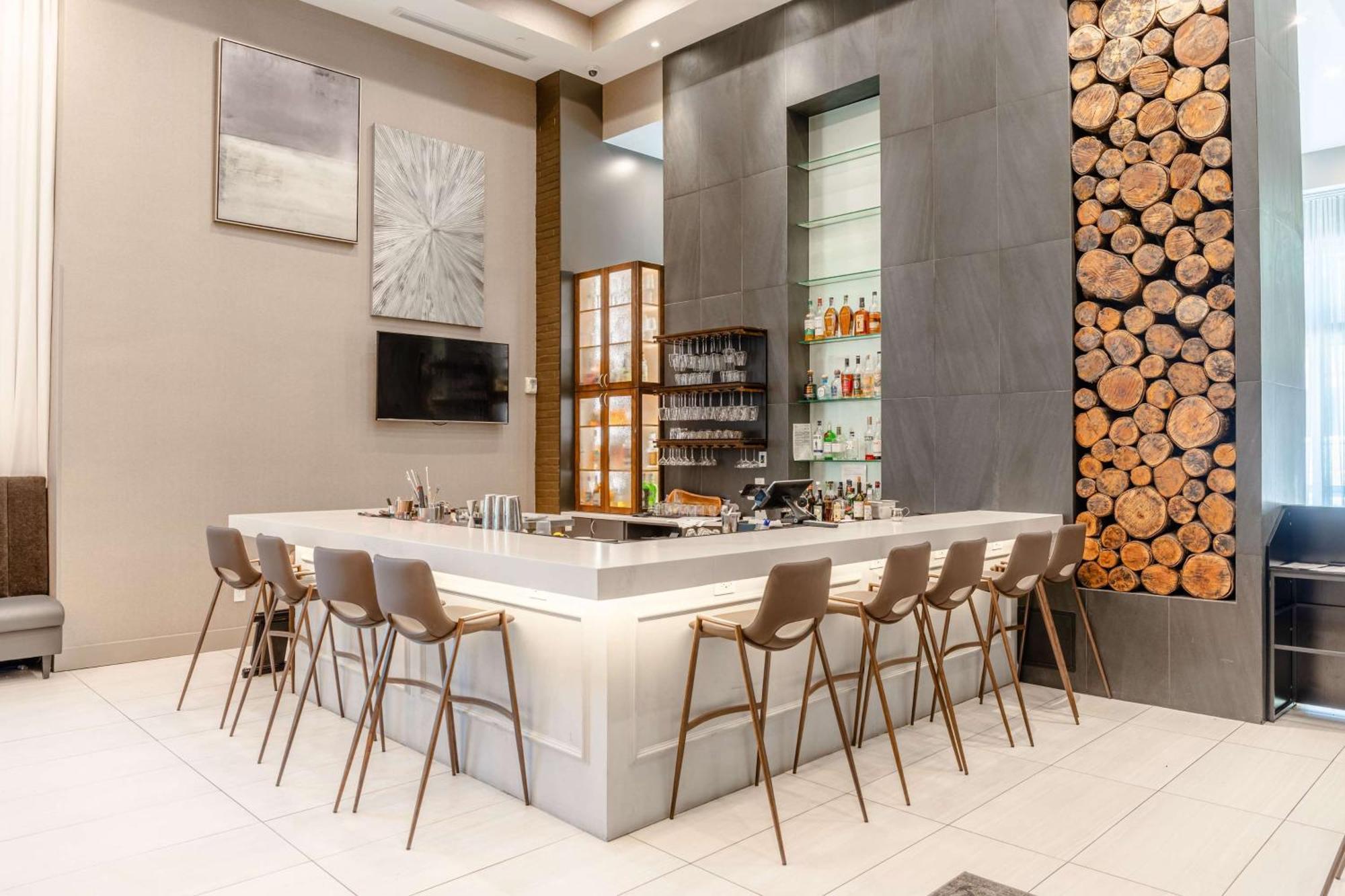 Tryp By Wyndham Savannah Exterior photo